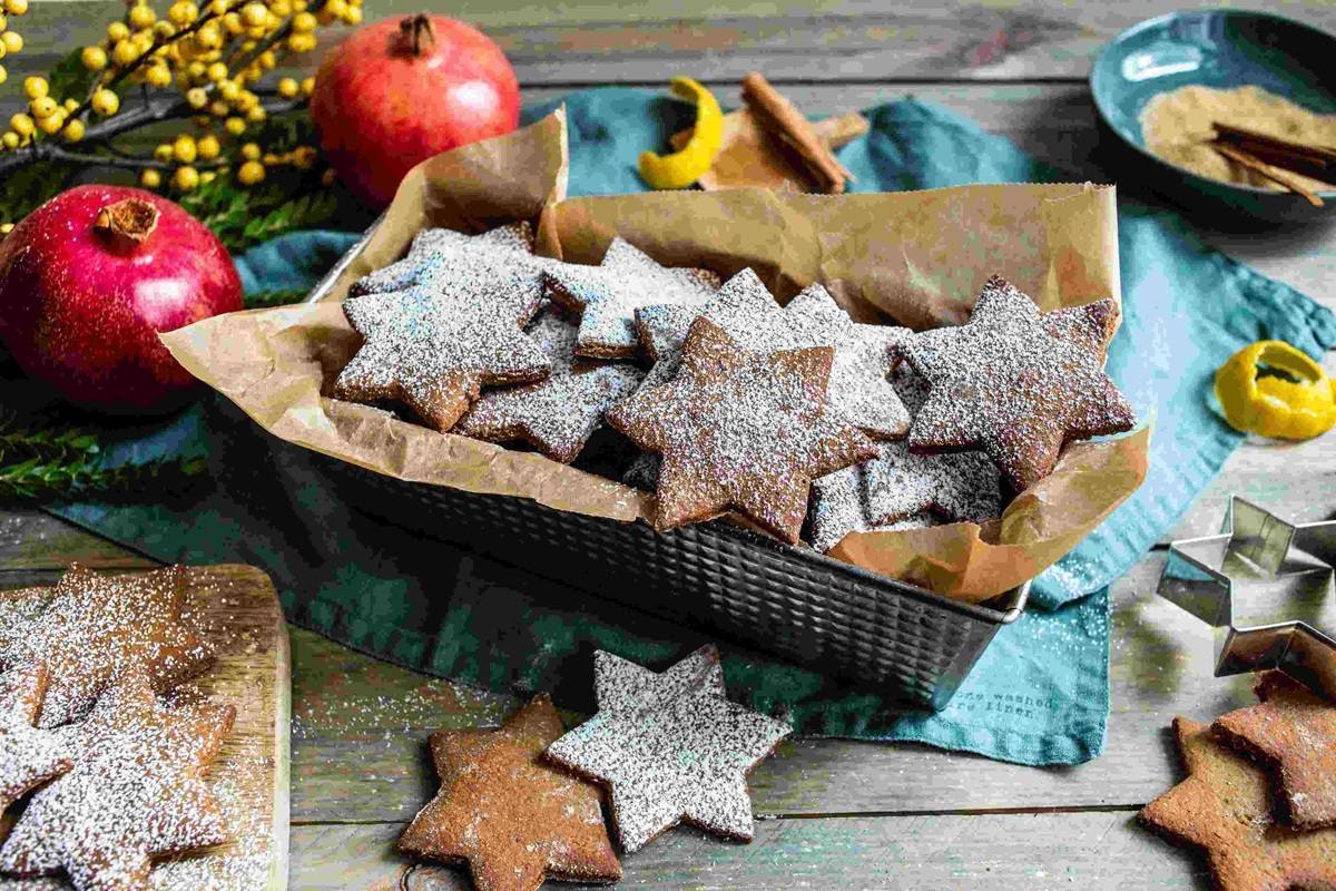 Festive Gingerbread Biscuits| Flora