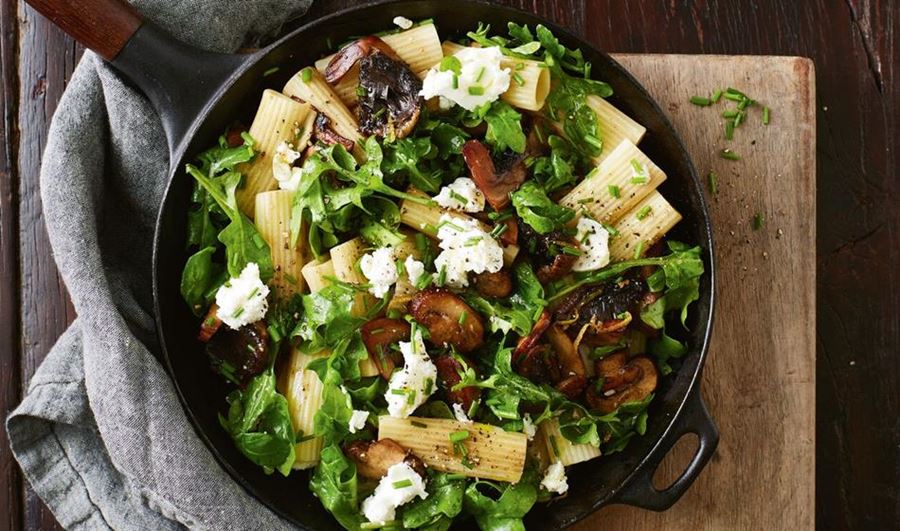 recipe image Mushroom, rocket and goat's cheese pasta salad