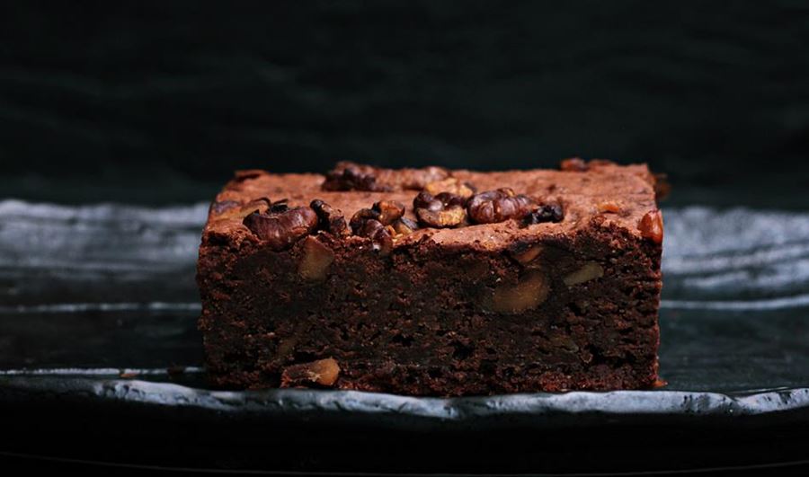 recipe image Dark chocolate and walnut brownies