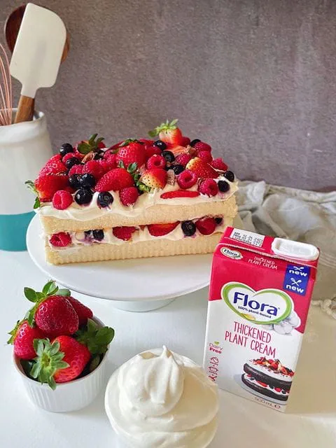 recipe image Berries and Plant Cream Layer Cake