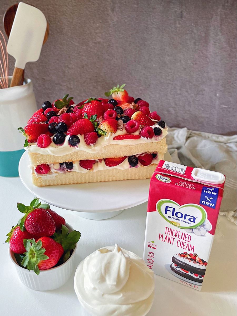 recipe image Berries and Plant Cream Layer Cake