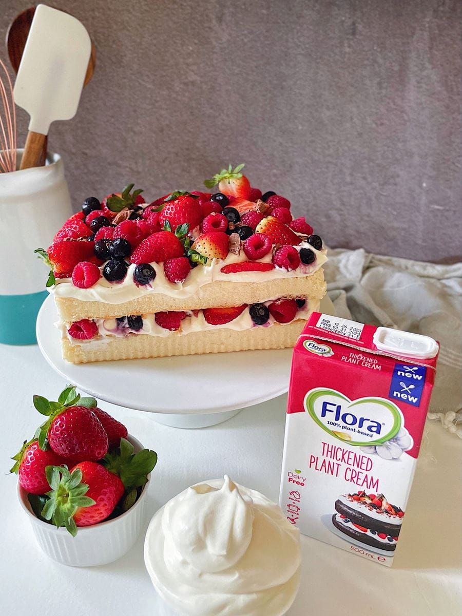 recipe image Berries and Plant Cream Layer Cake