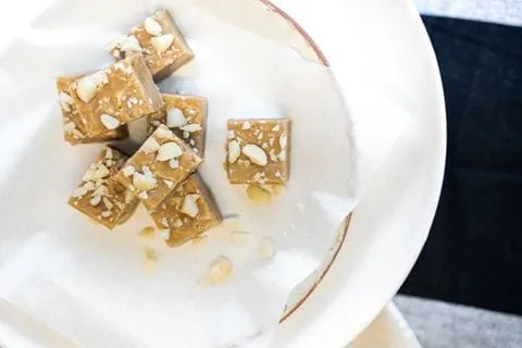 recipe image Caramel and Macadamia Fudge